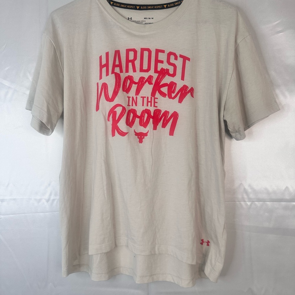 Under Armour Cream T-Shirt with‎ Pink Graphic